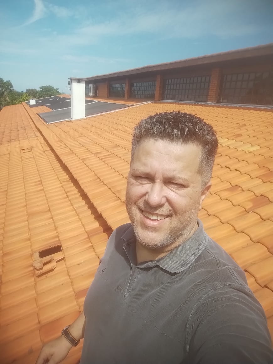 Mark Lino, fundador da EvoluTrend, acompanhando projeto em campo